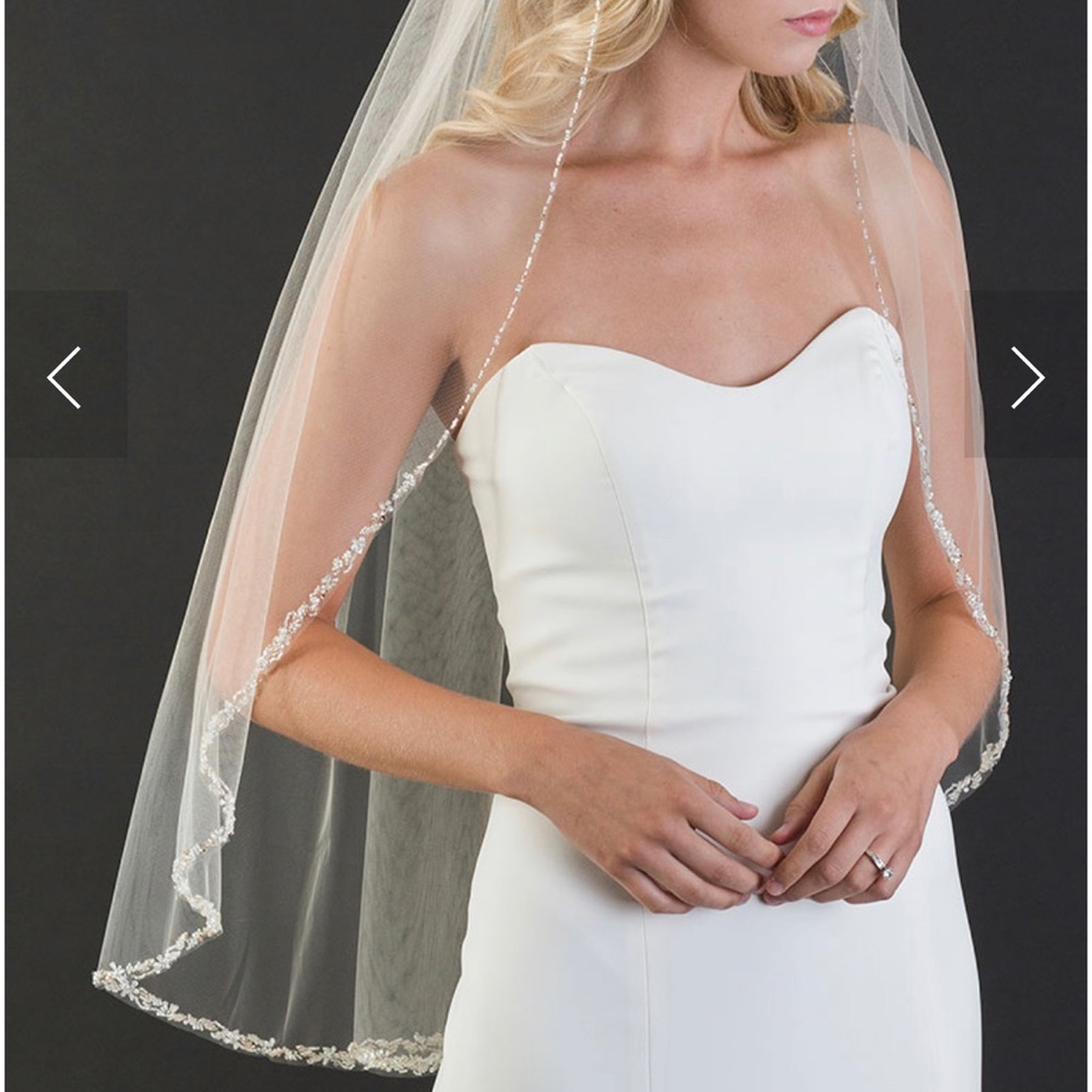 Ivory 1-tier fingertip veil